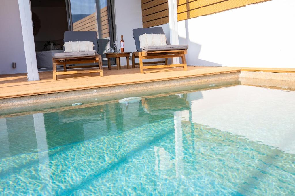 Bazén v ubytování Orsalia villa wellness nebo v jeho okolí