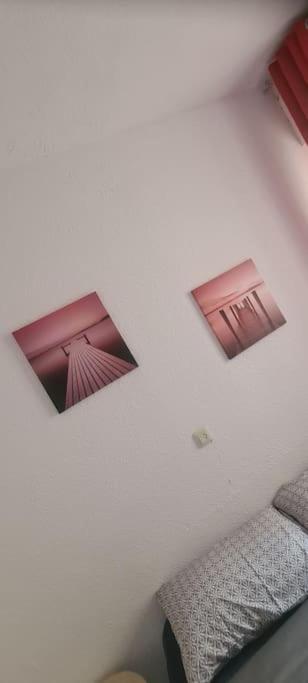 Łóżko lub łóżka w pokoju w obiekcie Bungalow avec piscine