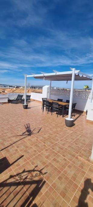 Zdjęcie z galerii obiektu Bungalow avec piscine w mieście Torrevieja