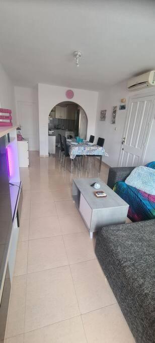 Część wypoczynkowa w obiekcie Bungalow avec piscine