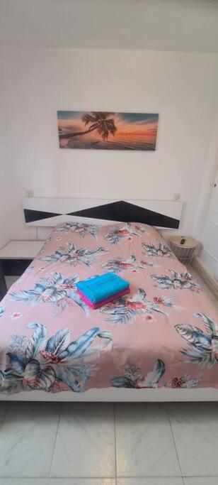 Łóżko lub łóżka w pokoju w obiekcie Bungalow avec piscine