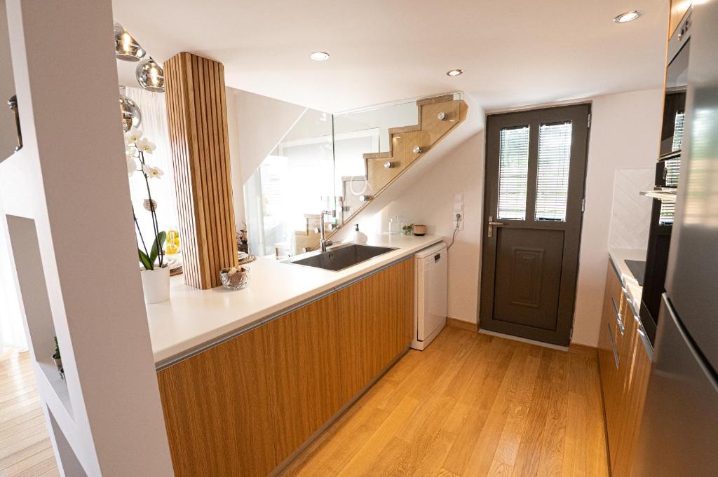 Kuchyň nebo kuchyňský kout v ubytování Orsalia villa wellness