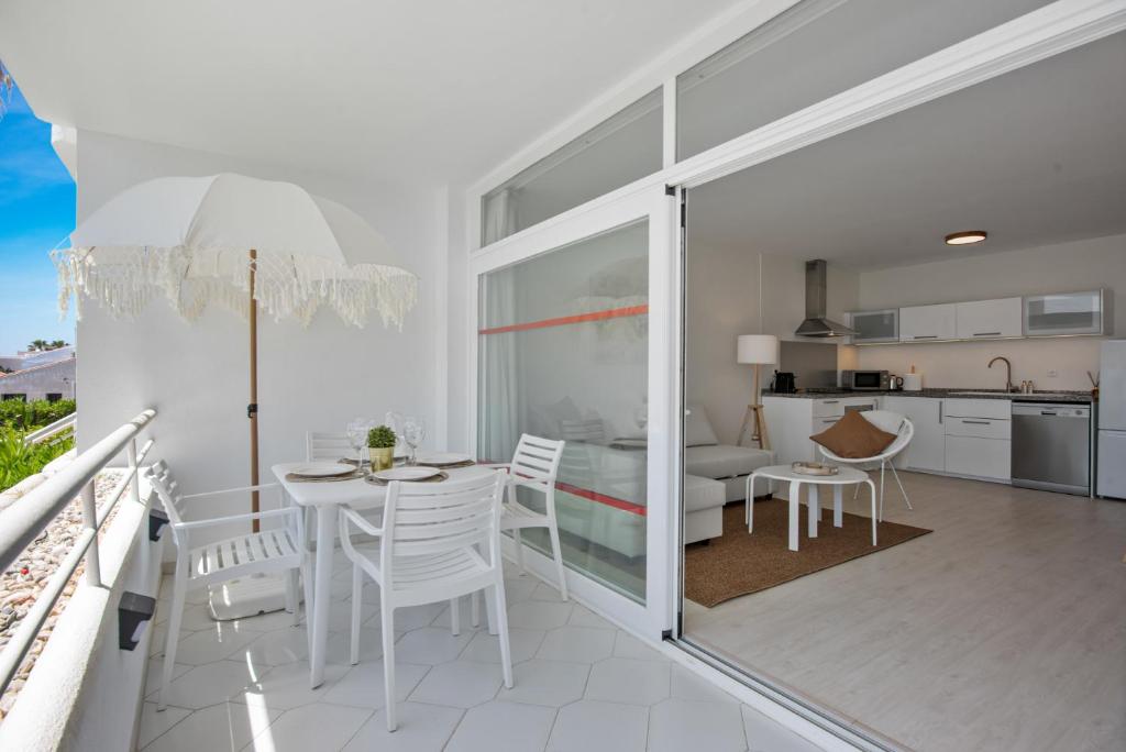 Kuchyňa alebo kuchynka v ubytovaní Frontline Beach Apartment Miraflores