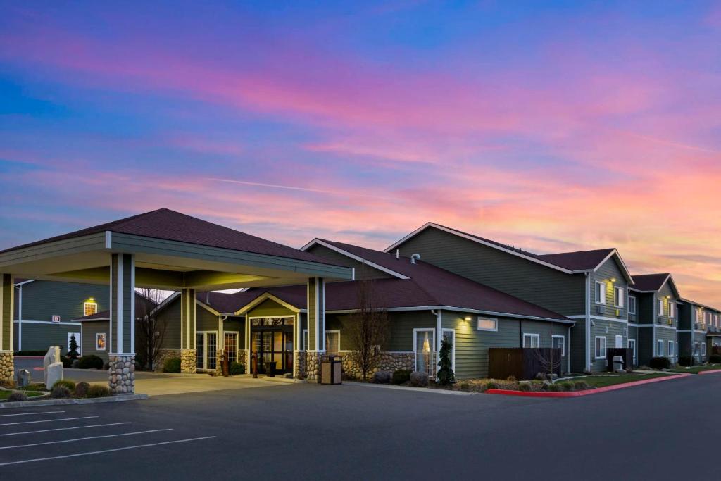 a rendering of a hotel with a parking lot at Best Western Plus The Inn at Horse Heaven in Prosser