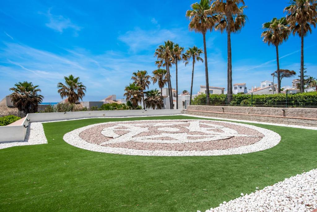 Vonkajšia záhrada v ubytovaní Frontline Beach Apartment Miraflores