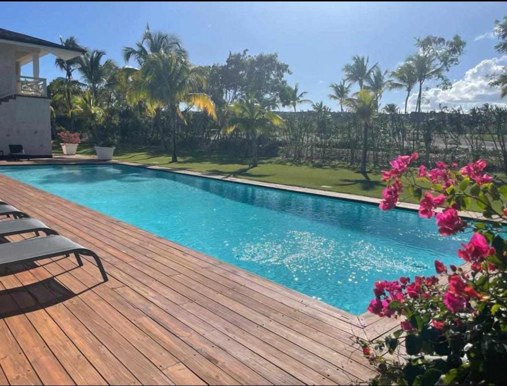 A piscina localizada em Cap Cana Casa Rosada ou nos arredores