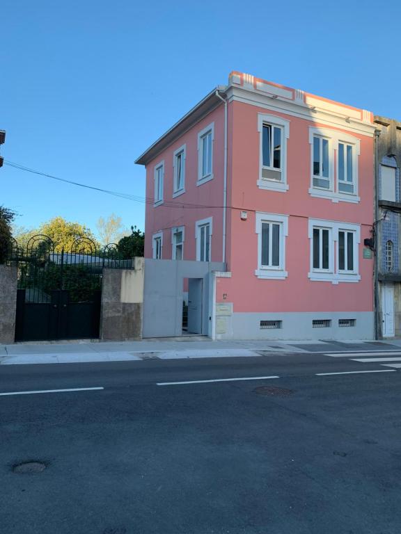 Luxurious Pink House and Parking
