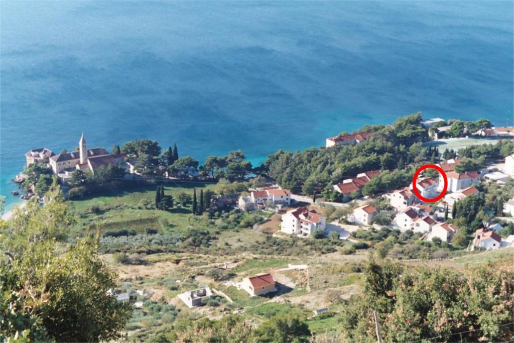 Apartments by the sea Bol, Brac - 2904