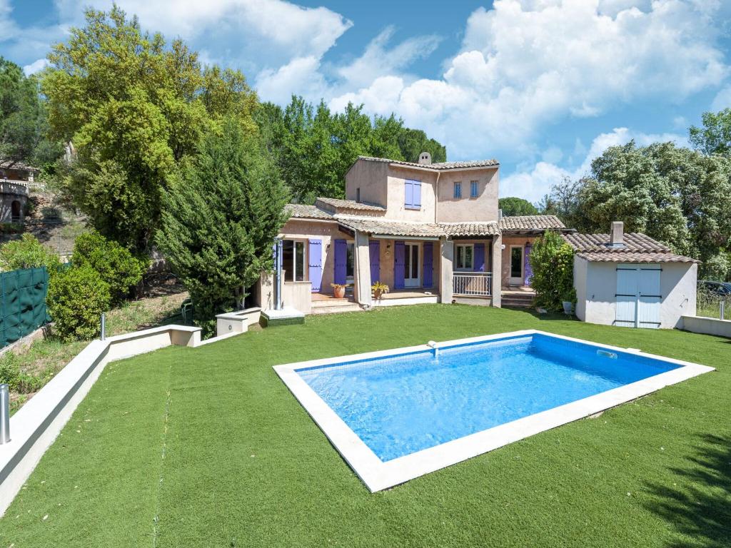 Bazén v ubytovaní Villa in Vidauban near Vineyards & Beaches alebo v jeho blízkosti