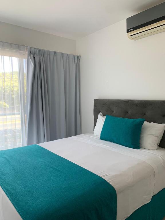 Postel nebo postele na pokoji v ubytování Container Inn Hotel Aeropuerto