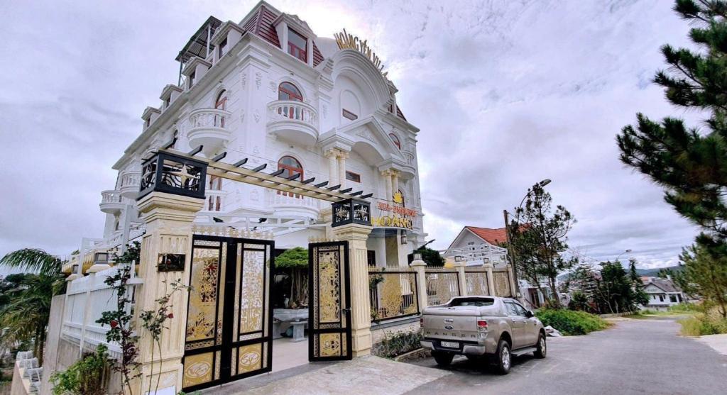 Tòa nhà nơi khách sạn tọa lạc