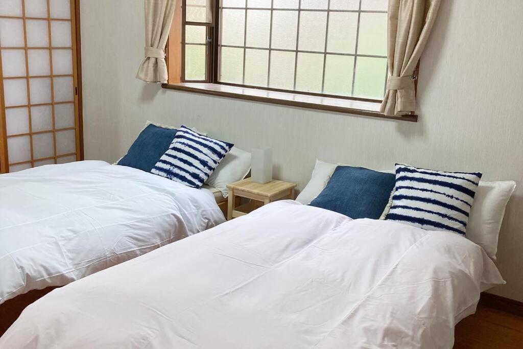 Een bed of bedden in een kamer bij 一棟貸し別荘つる