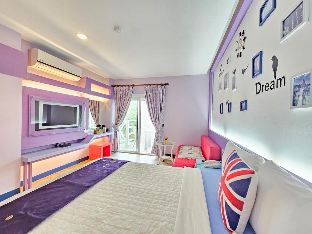 a bedroom with a bed and a tv at Ocean Star B&amp;B in Kenting