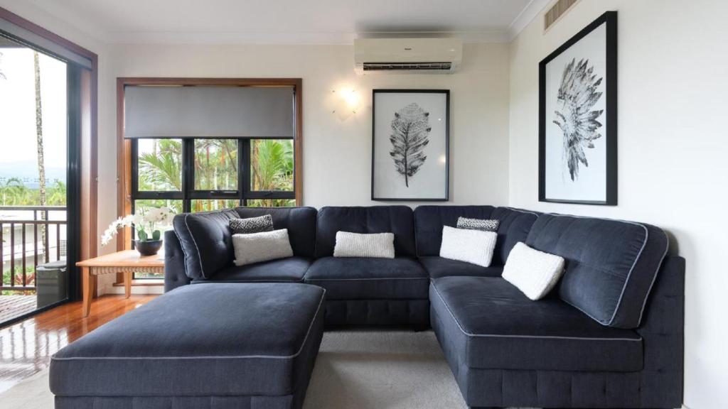 Posezení v ubytování 5 The Point Apartments Port Douglas