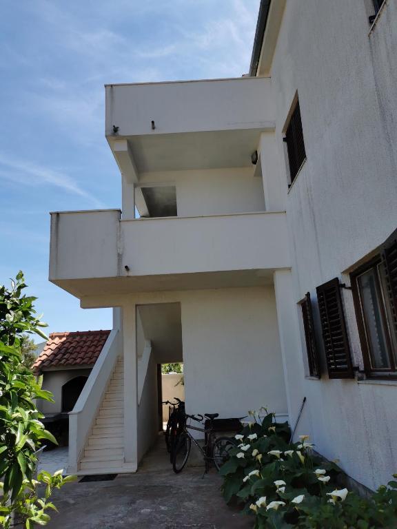 Budova, v ktorej sa apartmán nachádza