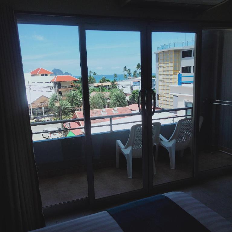 Balkón nebo terasa v ubytování Lalisa Hotel Aonang