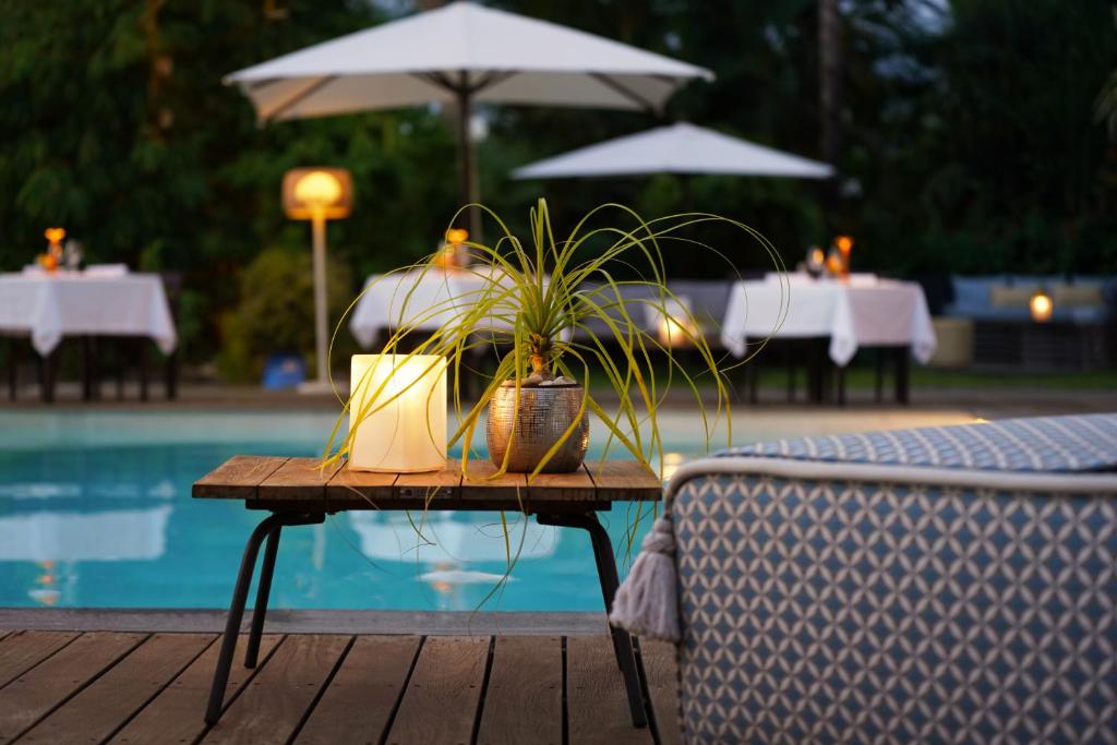 Blue Margouillat Seaview Hotel-RELAIS & CHATEAUXの敷地内または近くにあるプール
