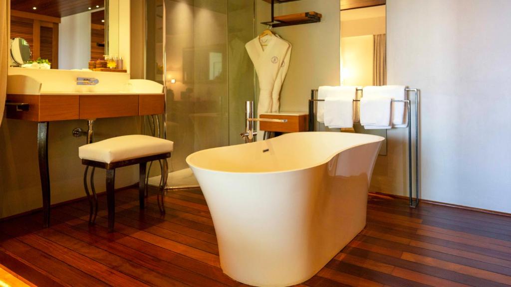 Blue Margouillat Seaview Hotel-RELAIS & CHATEAUXにあるバスルーム
