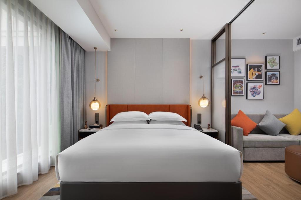 Postel nebo postele na pokoji v ubytování Home2 Suites By Hilton Wuhan Xudong