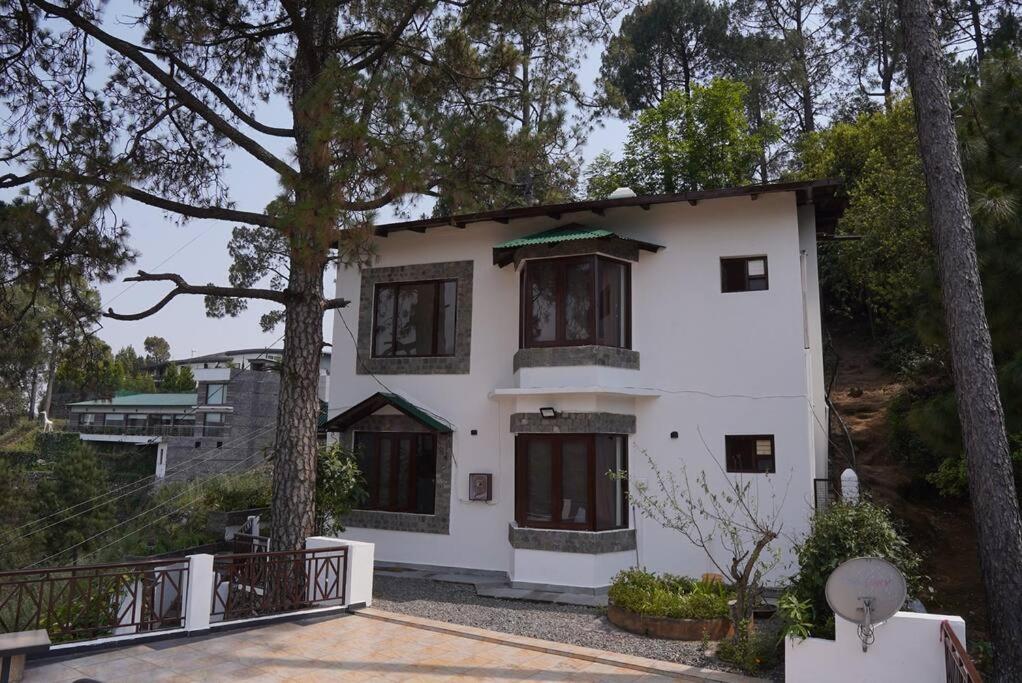 Gallery image of Pine Cone Cottage with Excellect Mountain View!! in Nainital