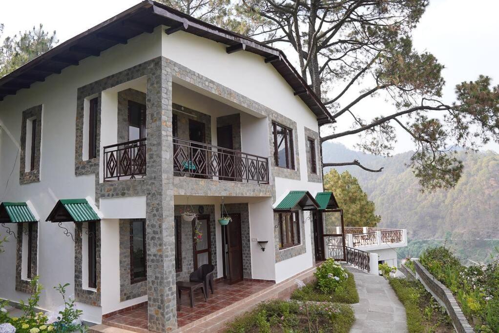Gallery image of Pine Cone Cottage with Excellect Mountain View!! in Nainital