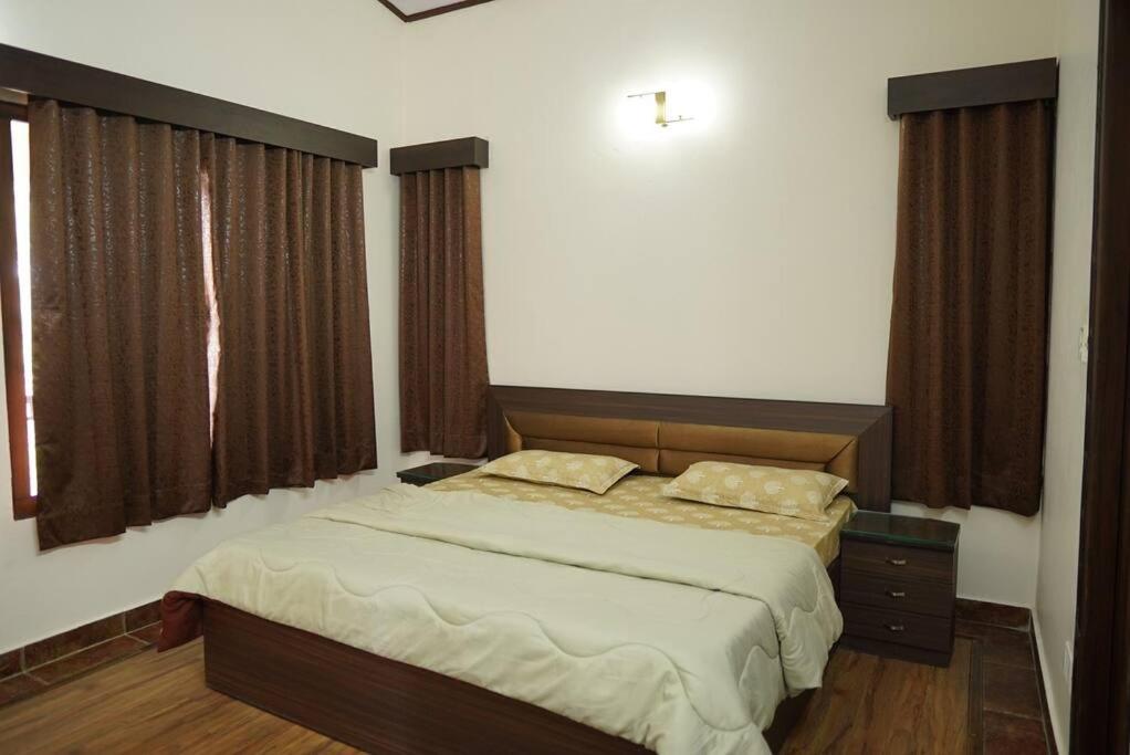 Gallery image of Pine Cone Cottage with Excellect Mountain View!! in Nainital