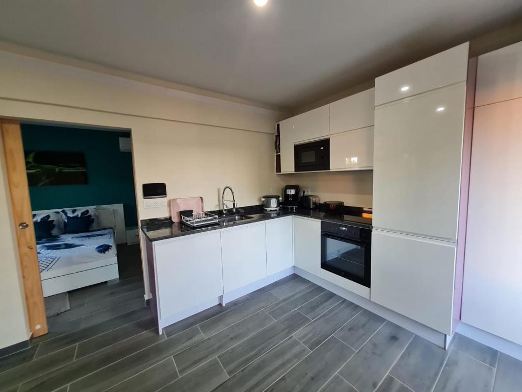 Kuchyň nebo kuchyňský kout v ubytování Villa Pheron - De standing - Jacuzzi 5 Personnes