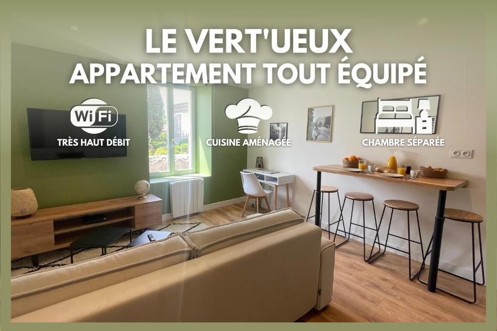 a living room with a couch and a bar with stools at Le Vert’ueux - Appartement tout équipé à Niort in Niort