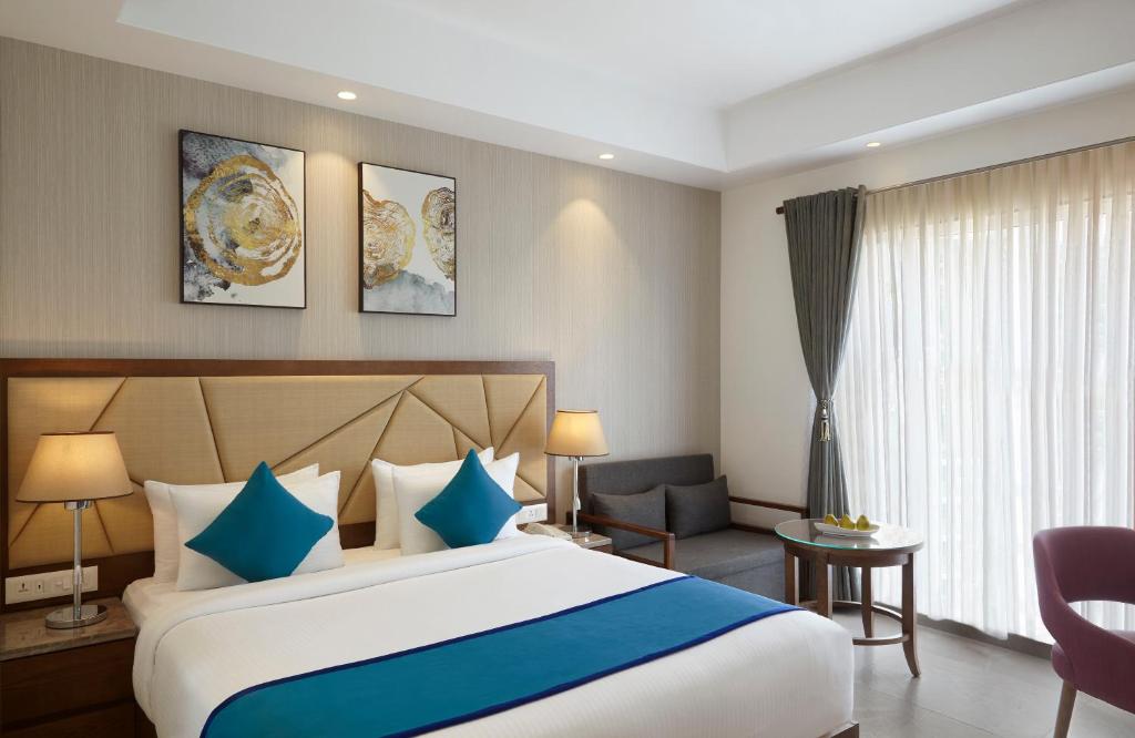 Postel nebo postele na pokoji v ubytování Click Hotel Aurangabad
