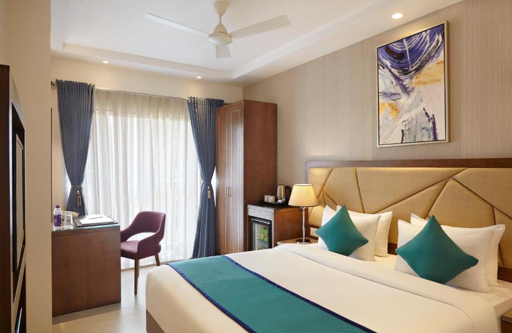 Postel nebo postele na pokoji v ubytování Click Hotel Aurangabad