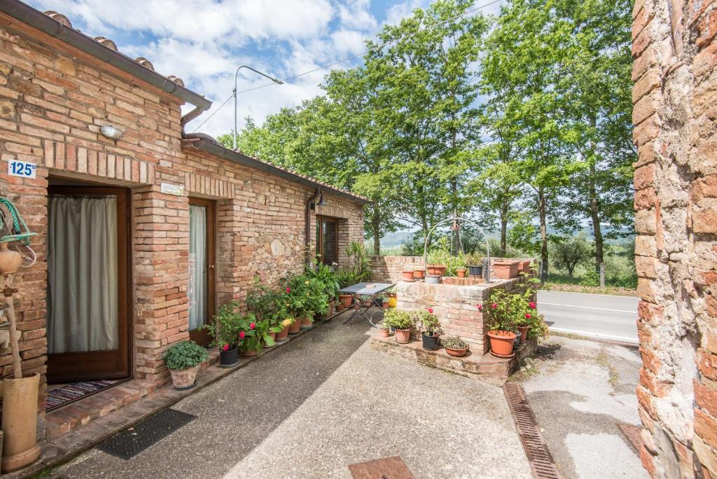 A garden outside Il Botteghino