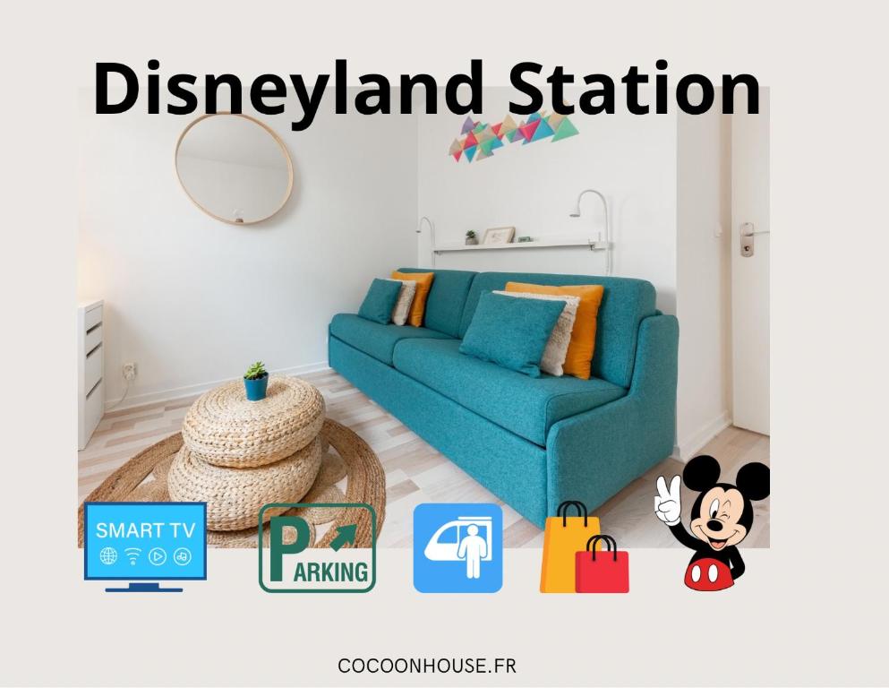 um anúncio de revista para uma sala de estar com um sofá azul em DisneyLand Paris Station 2min em Chessy