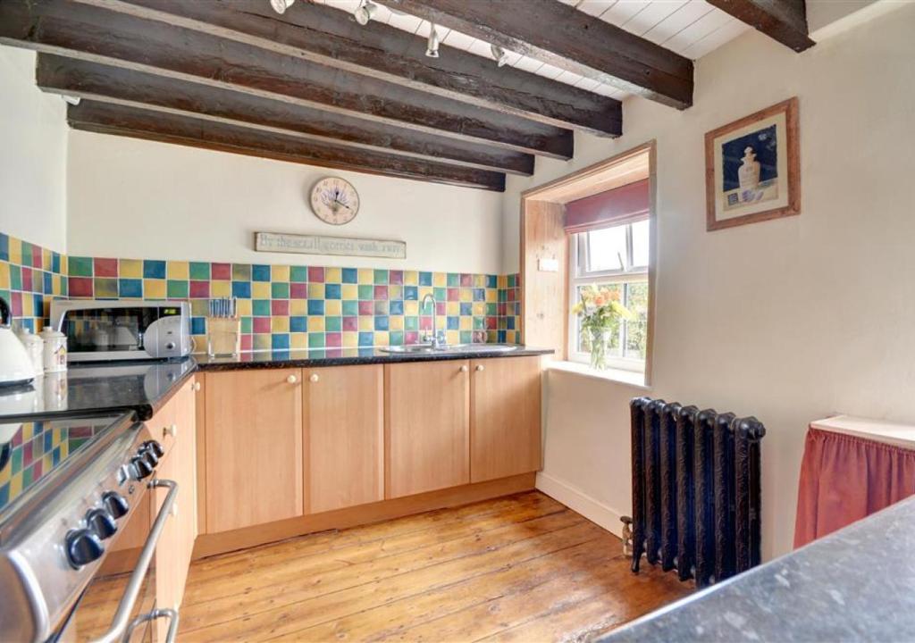 Kuchyň nebo kuchyňský kout v ubytování Lavender Cottage