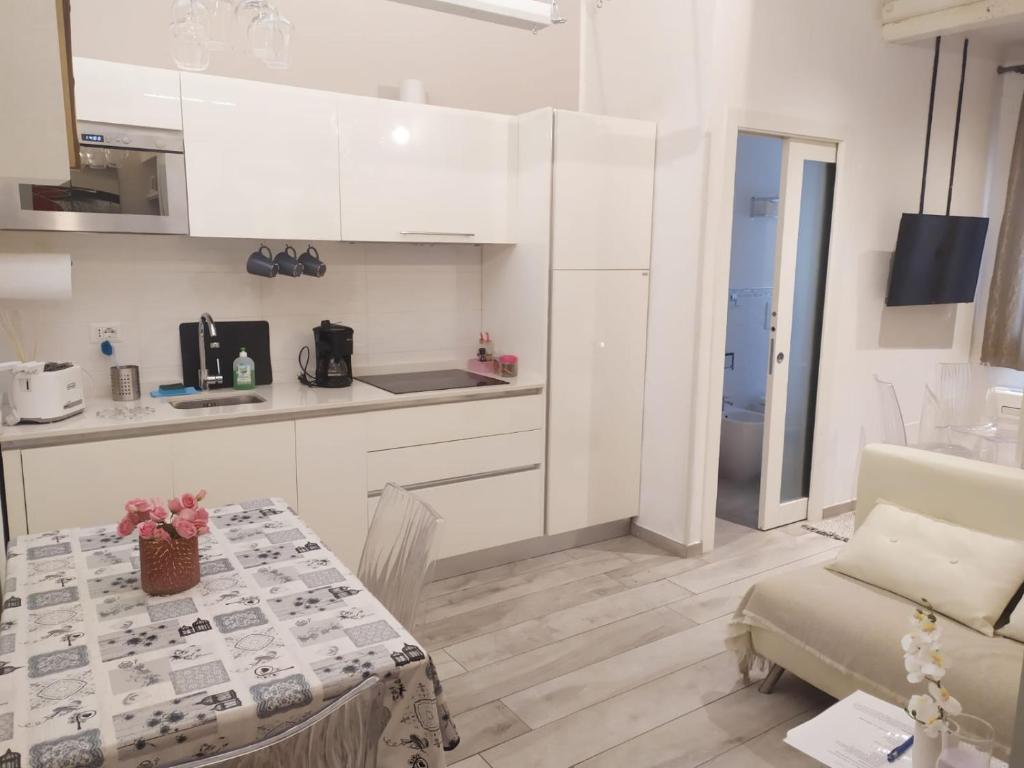 Kuchyňa alebo kuchynka v ubytovaní Appartamento in via San Gallo