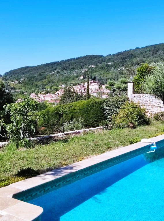 Bazén v ubytovaní Les Terrasses B&B avec piscine privée alebo v jeho blízkosti
