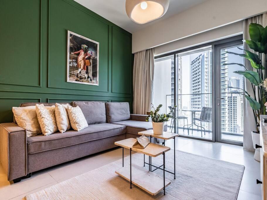 Glamorous Getaway:A Chic 1BR Steps from Dubai Mall