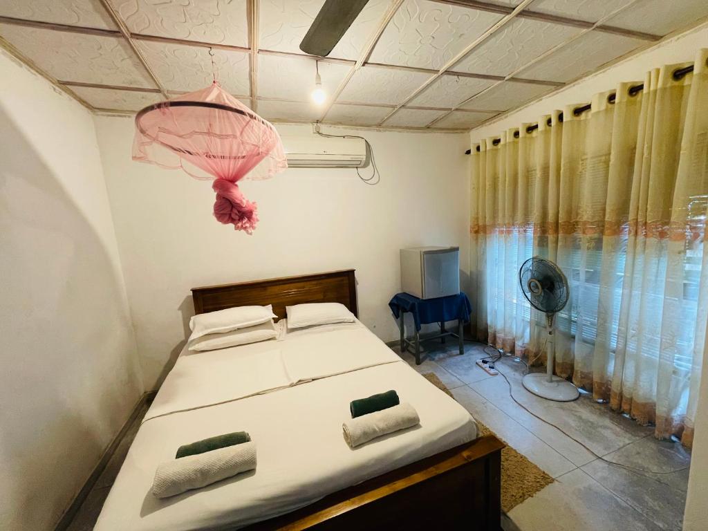Postel nebo postele na pokoji v ubytování Mangala Lodge