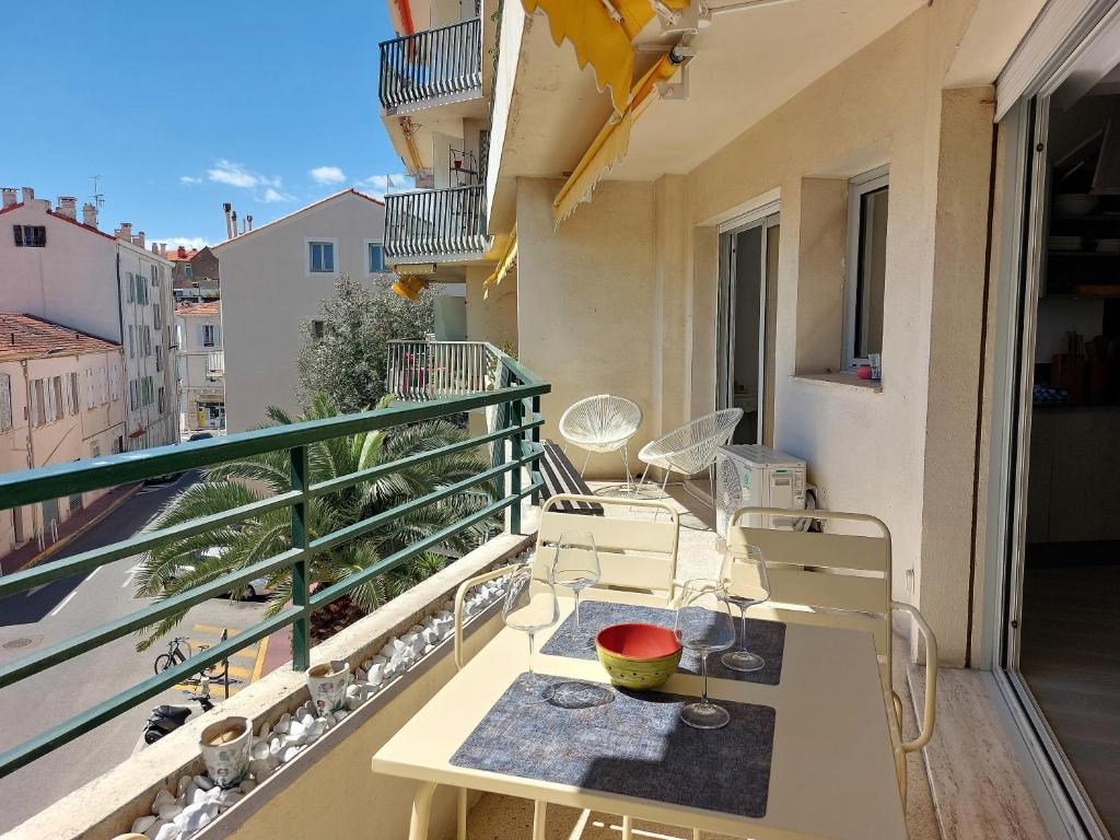 Balkón alebo terasa v ubytovaní Cannes Centre - Sea View - Modern - Walking Distance Beach and Palais des Festivals