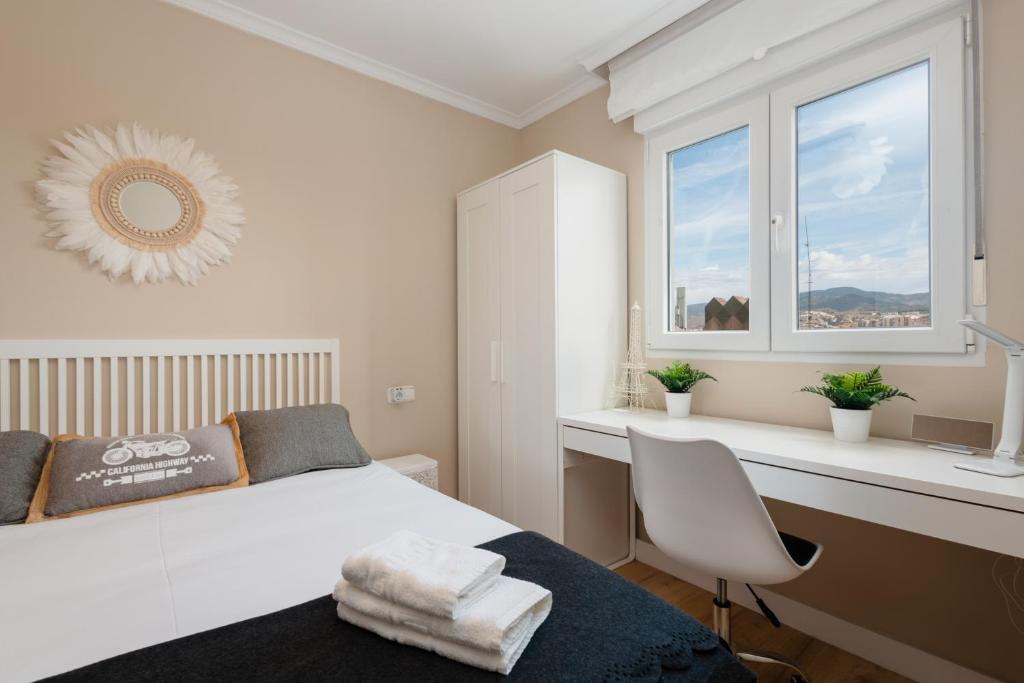 Posteľ alebo postele v izbe v ubytovaní In the historic center of Malaga, very close to the beach and the AVE train station, with private parking