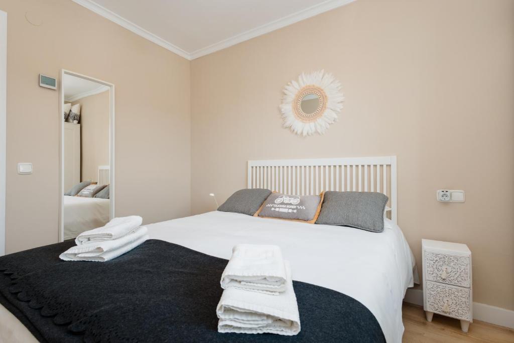 Posteľ alebo postele v izbe v ubytovaní In the historic center of Malaga, very close to the beach and the AVE train station, with private parking