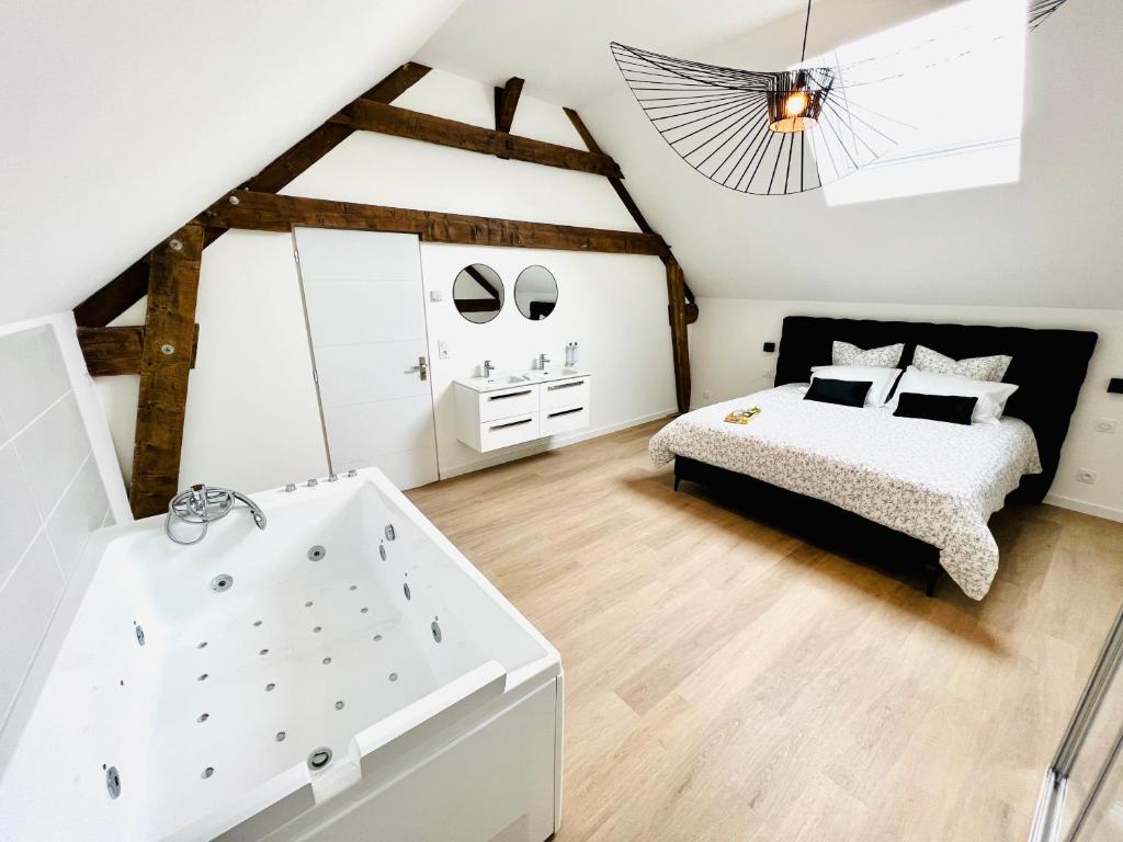 Ένα ή περισσότερα κρεβάτια σε δωμάτιο στο Nos 3 spas de bourgogne (3minutes de Beaune)