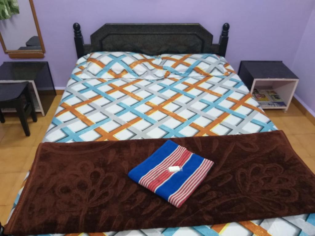 two beds in a bedroom with a bedspread with the us flag at Shahi Residency in Panhāla