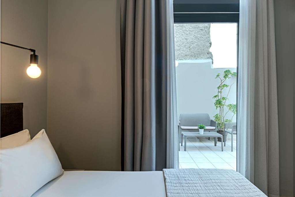 BED in Athens - Resim 12