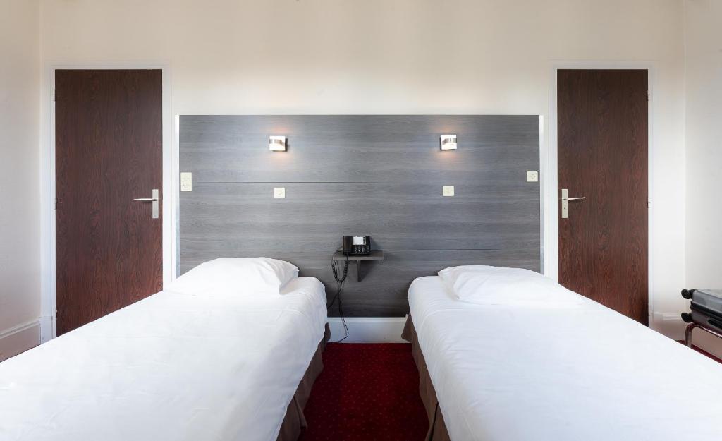 Postel nebo postele na pokoji v ubytování Hôtel du Helder