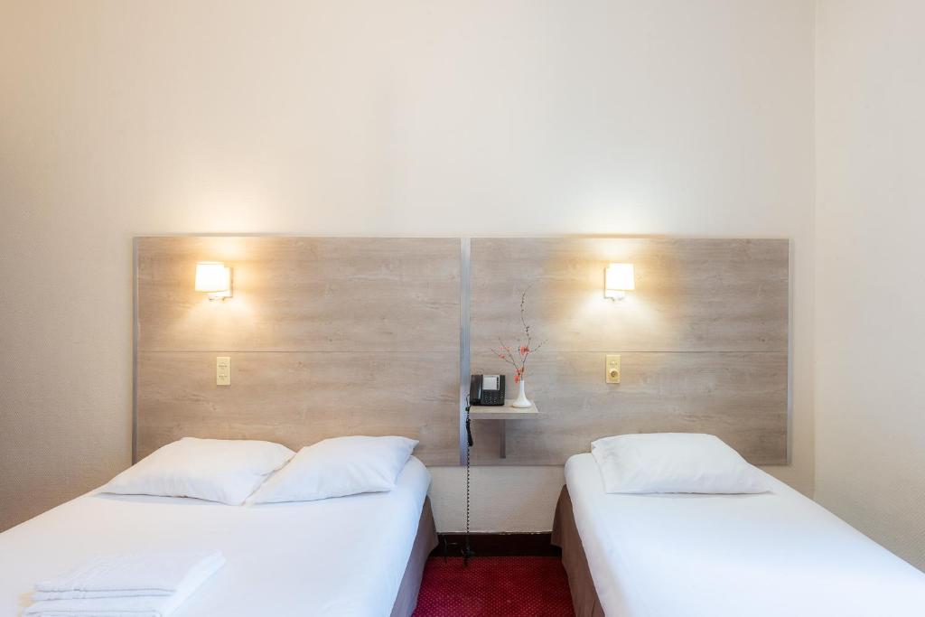 Postel nebo postele na pokoji v ubytování Hôtel du Helder