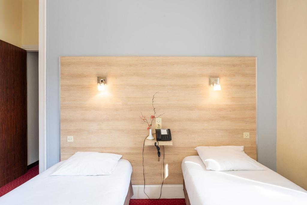 Postel nebo postele na pokoji v ubytování Hôtel du Helder