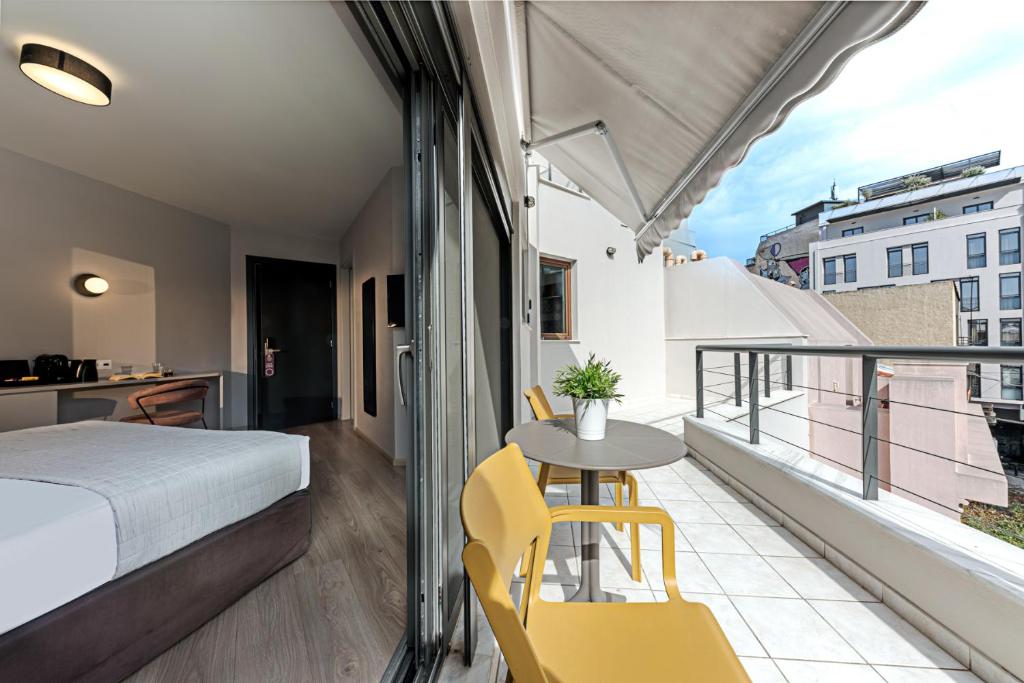 BED in Athens - Resim 34