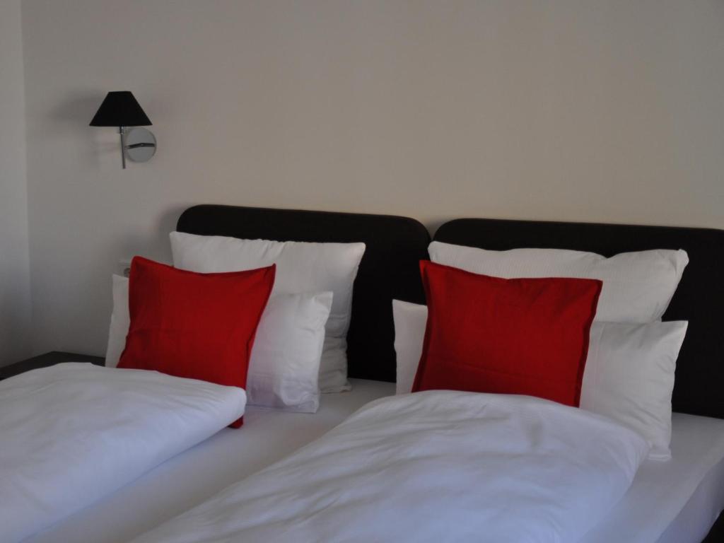 Postel nebo postele na pokoji v ubytování Boutiquehotel Kloster Pfalzel