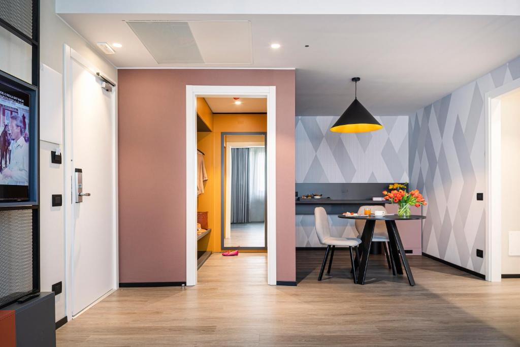 Uma televisão e/ou sistema de entretenimento em Quark Hotel Milano