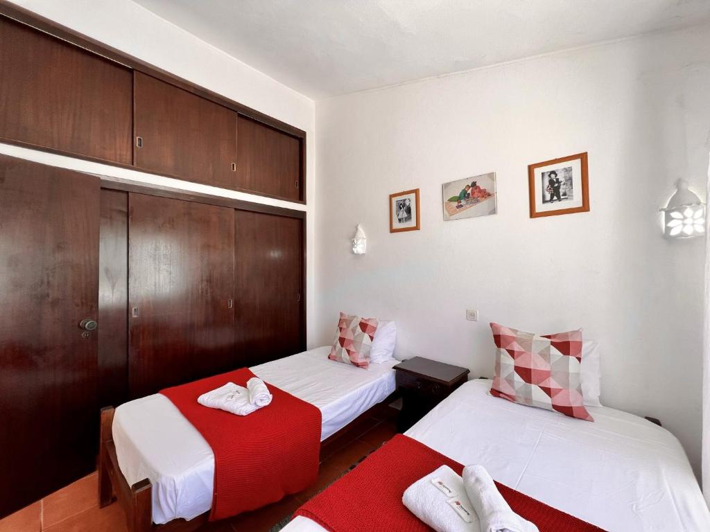 رزرو هتل، Armação de Pêra Twins 3 With Pool توسط Homing | 09197245267